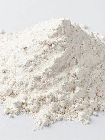 陶器のボウルに入ったココナッツフラワー、きめ細かい白い粉末