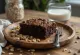 スライスして盛り付けられたヴィーガン・チョコレートオートミールケーキ